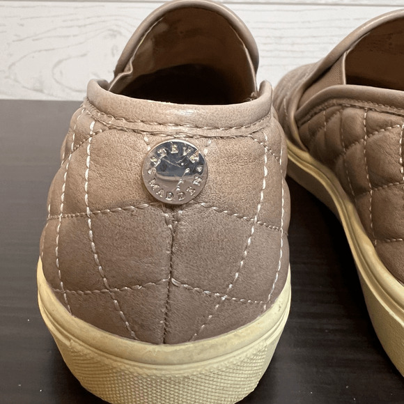 Steve Madden “Ecentrcq” tan quilted slip on sneakers  Size 8.5 - Picture 4 of 7